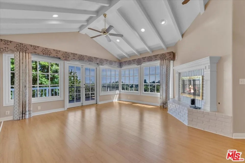 3836 Glenridge Drive Sherman Oaks, CA 91423