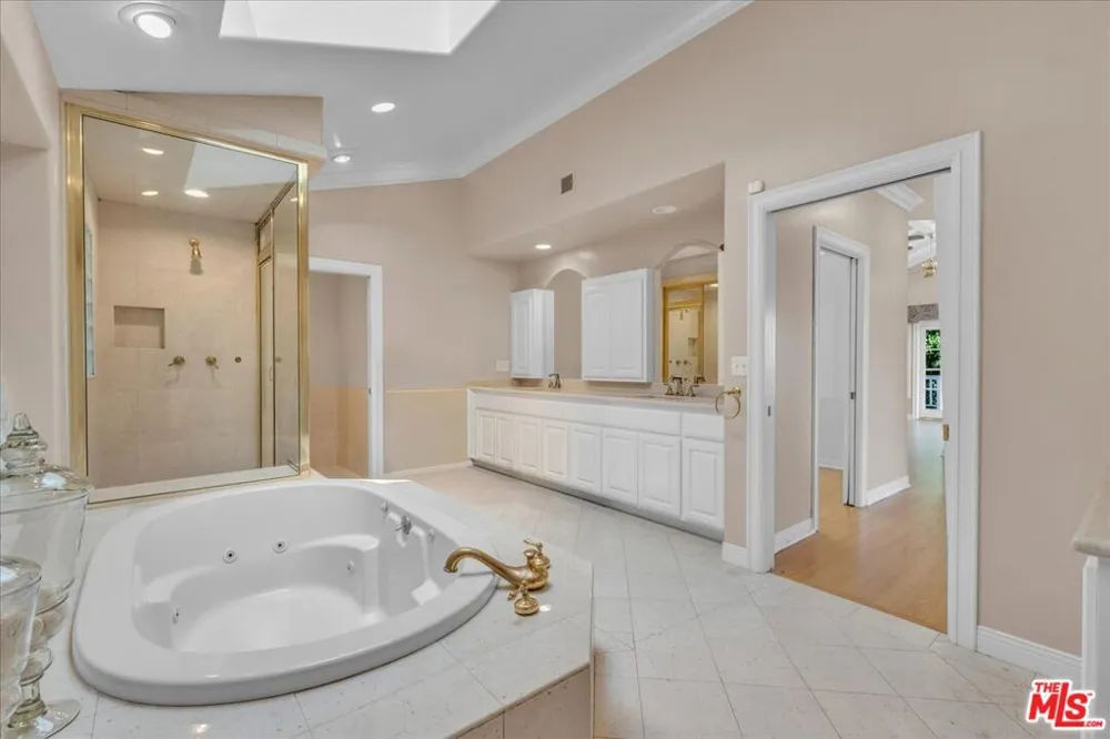 3836 Glenridge Drive Sherman Oaks, CA 91423