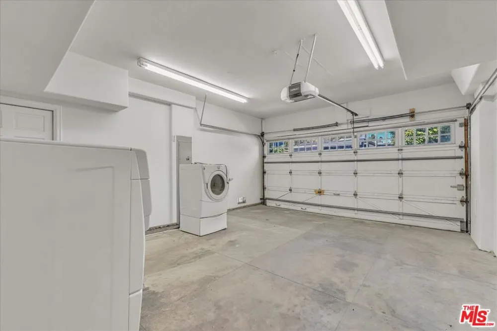 3836 Glenridge Drive Sherman Oaks, CA 91423