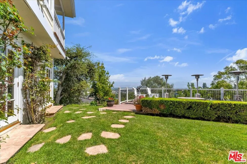 3836 Glenridge Drive Sherman Oaks, CA 91423