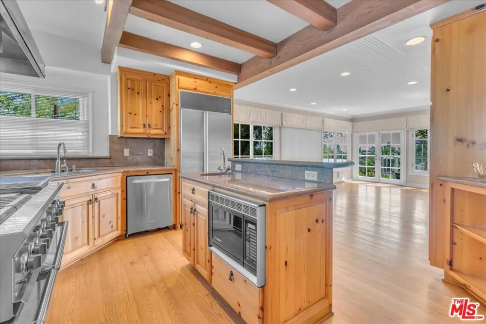 3836 Glenridge Drive Sherman Oaks, CA 91423