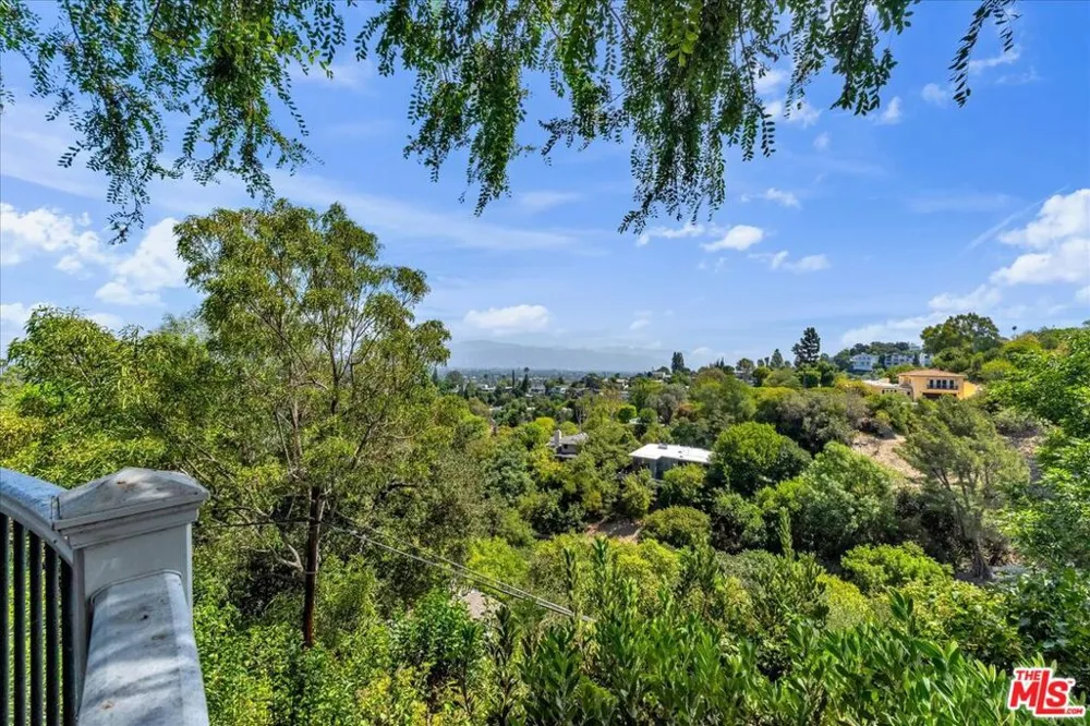 3836 Glenridge Drive Sherman Oaks, CA 91423