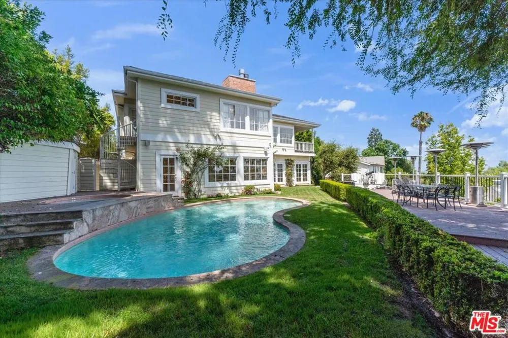 3836 Glenridge Drive Sherman Oaks, CA 91423