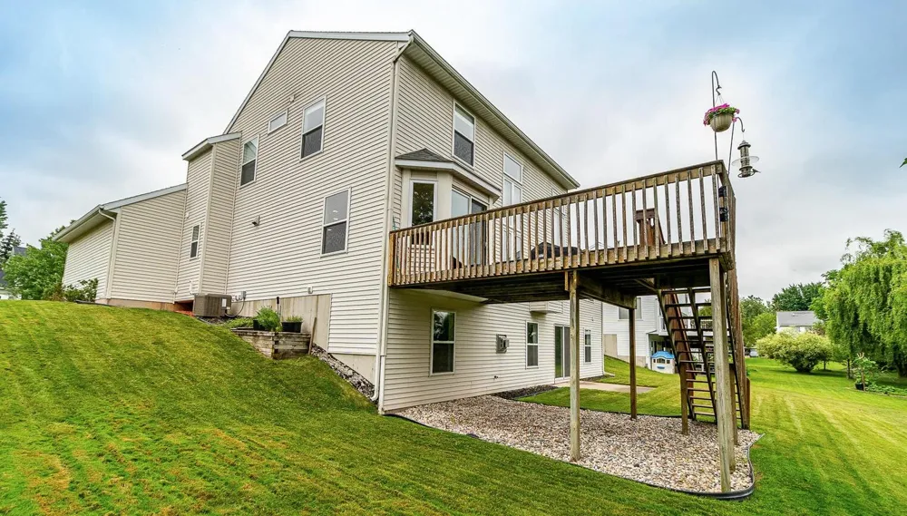 5450 W Heathwood Drive SE Kentwood, MI 49512