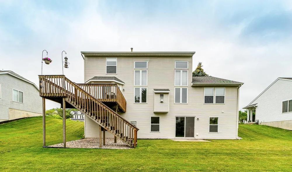 5450 W Heathwood Drive SE Kentwood, MI 49512