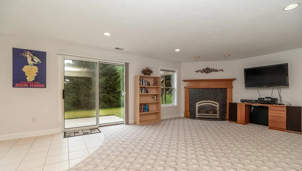 5450 W Heathwood Drive SE Kentwood, MI 49512