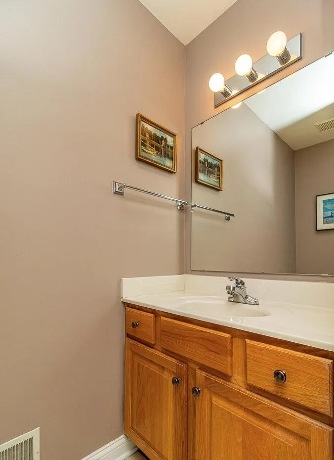5450 W Heathwood Drive SE Kentwood, MI 49512