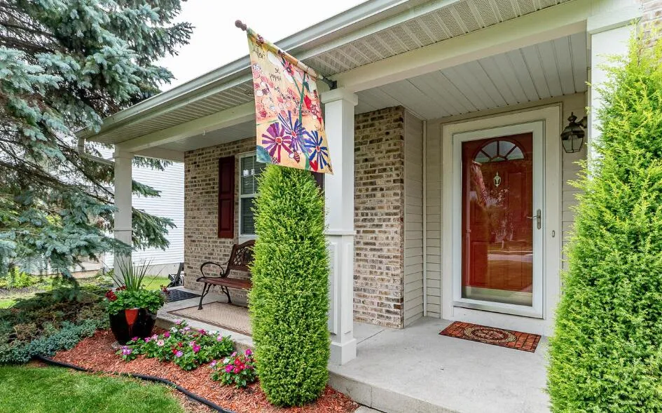 5450 W Heathwood Drive SE Kentwood, MI 49512