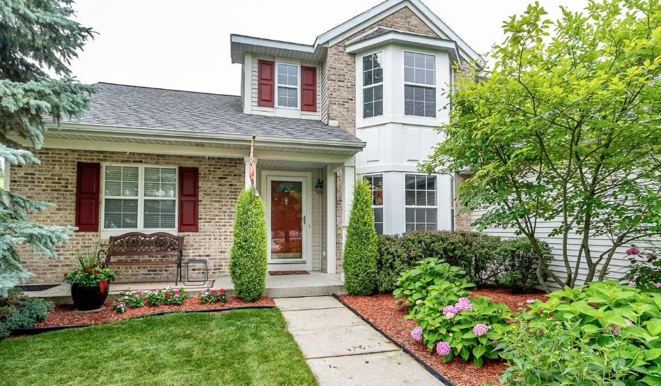 5450 W Heathwood Drive SE Kentwood, MI 49512