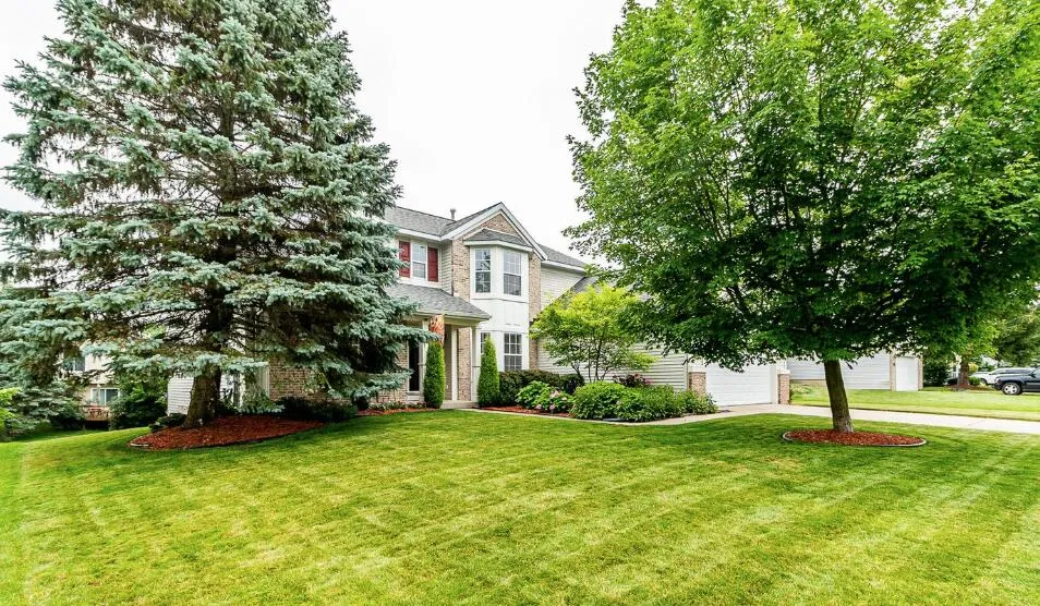 5450 W Heathwood Drive SE Kentwood, MI 49512