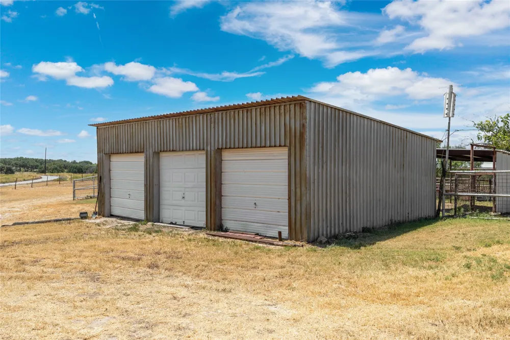 160 Ledgestone Lane Blanket, TX 76432