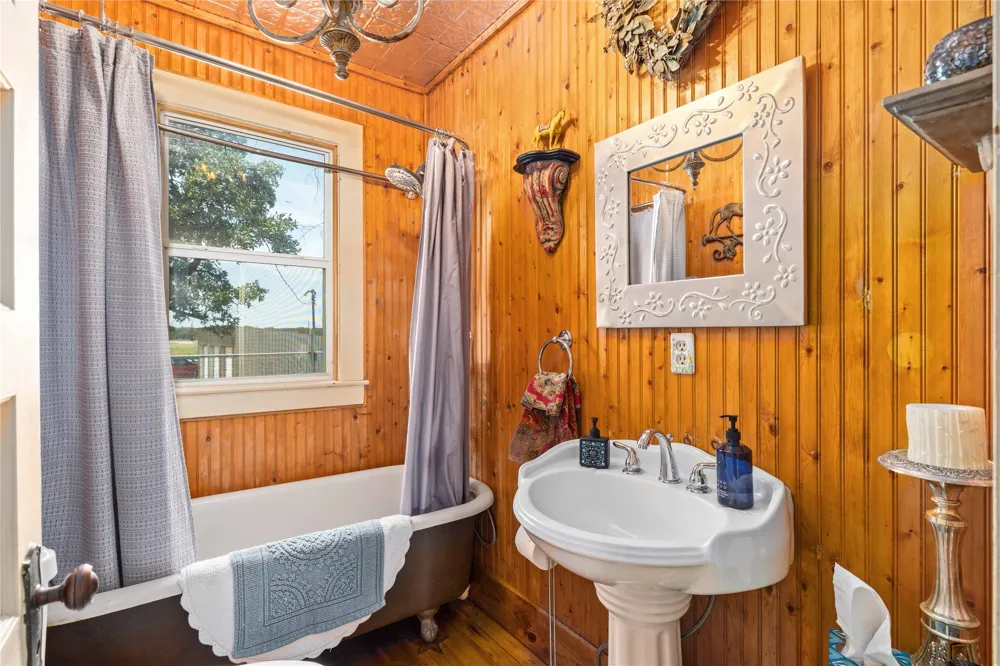 160 Ledgestone Lane Blanket, TX 76432