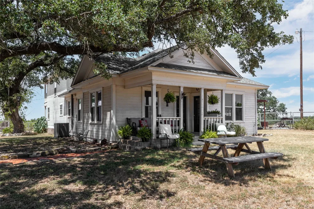 160 Ledgestone Lane Blanket, TX 76432