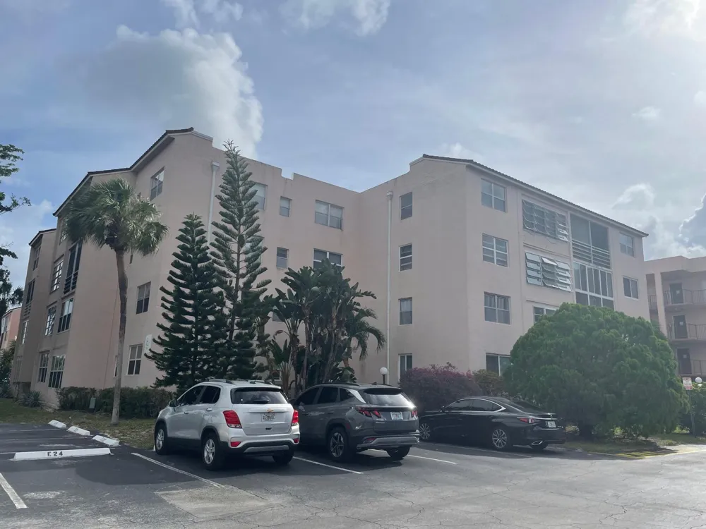 2851 SOMERSET DRIVE #111 Lauderdale Lakes, FL 33311