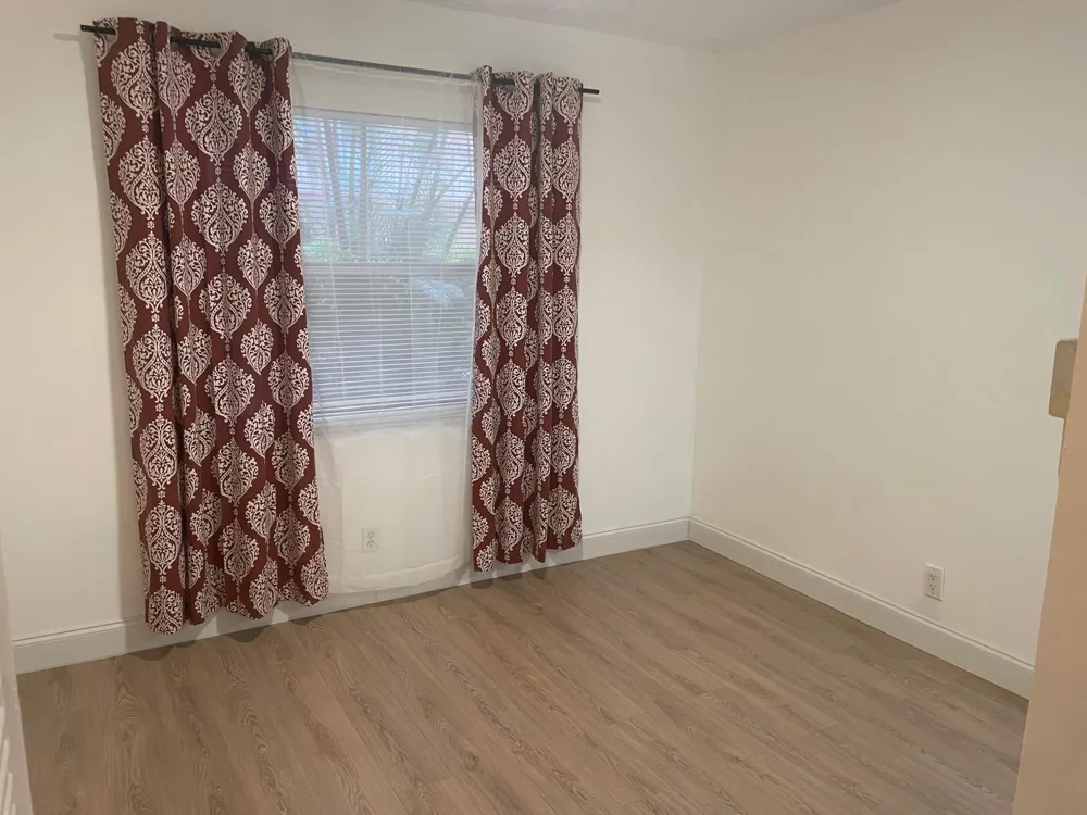 2851 SOMERSET DRIVE #111 Lauderdale Lakes, FL 33311