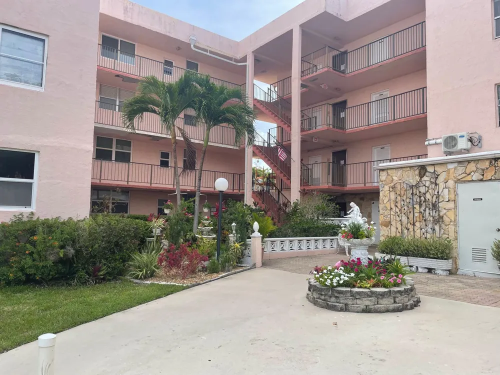 2851 SOMERSET DRIVE #111 Lauderdale Lakes, FL 33311