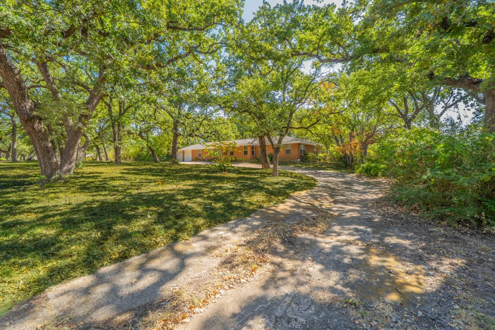 2314 Ingleside Drive Grand Prairie, TX 75050
