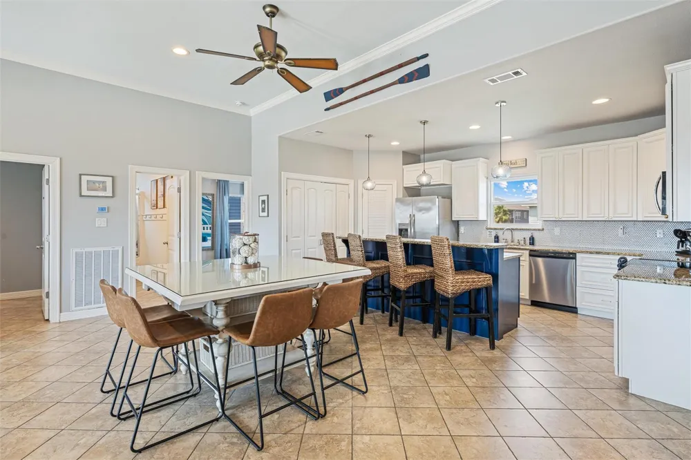 866 Townsend Drive Crystal Beach, TX 77650