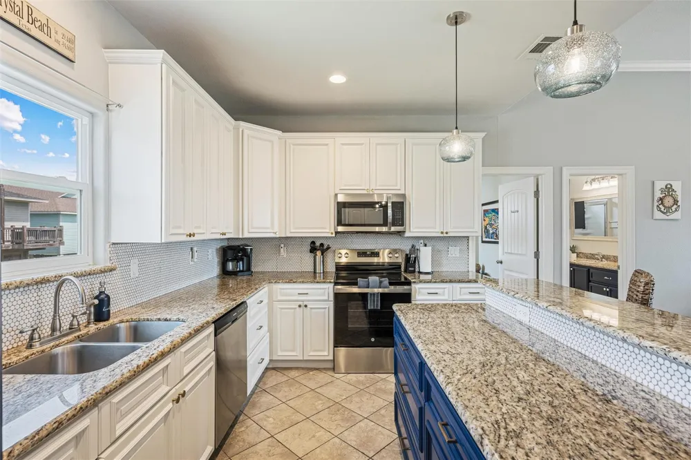 866 Townsend Drive Crystal Beach, TX 77650
