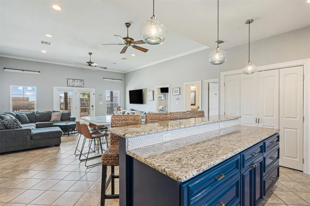 866 Townsend Drive Crystal Beach, TX 77650