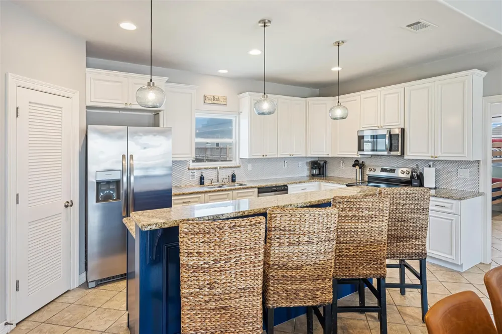 866 Townsend Drive Crystal Beach, TX 77650