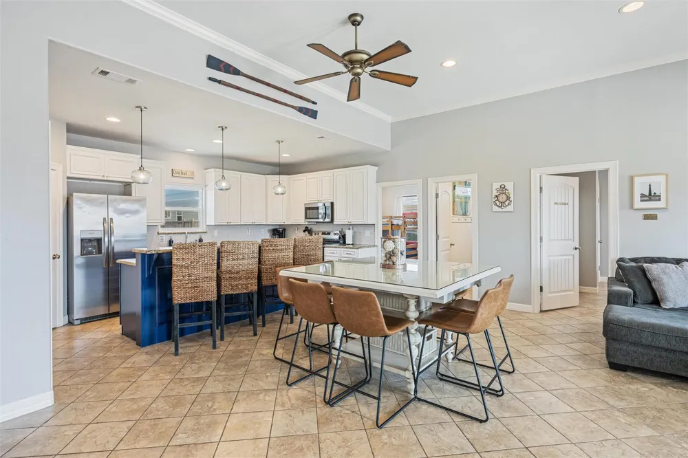 866 Townsend Drive Crystal Beach, TX 77650