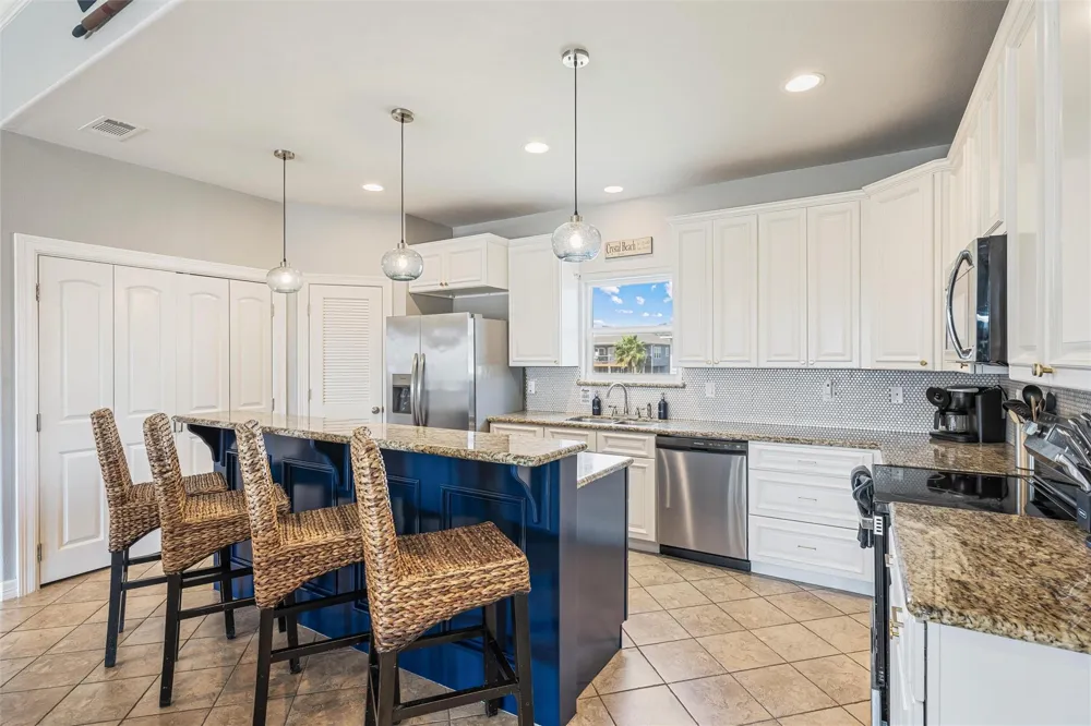 866 Townsend Drive Crystal Beach, TX 77650
