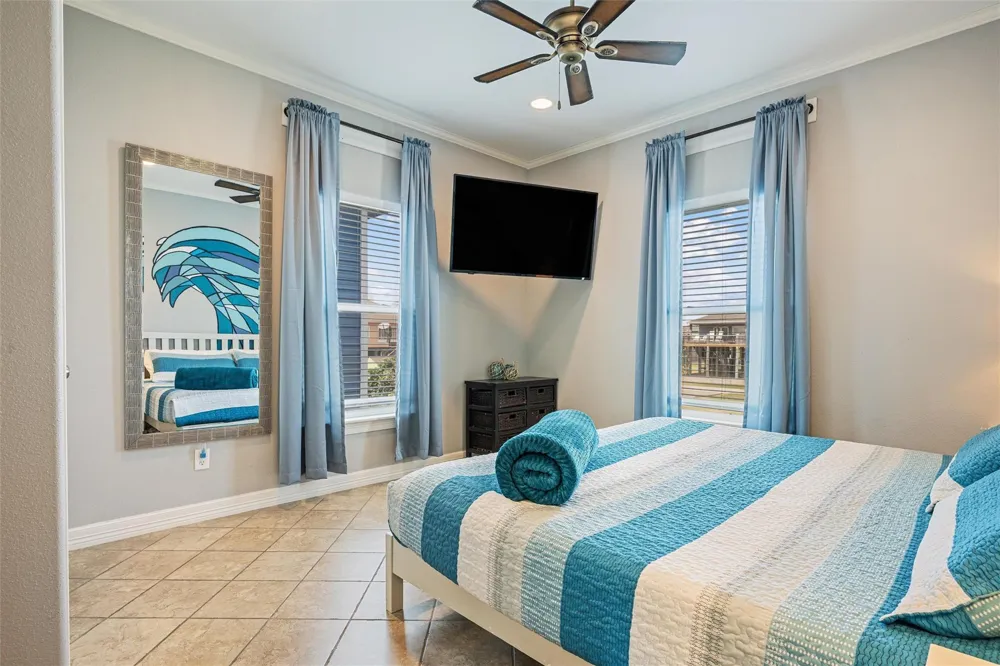 866 Townsend Drive Crystal Beach, TX 77650