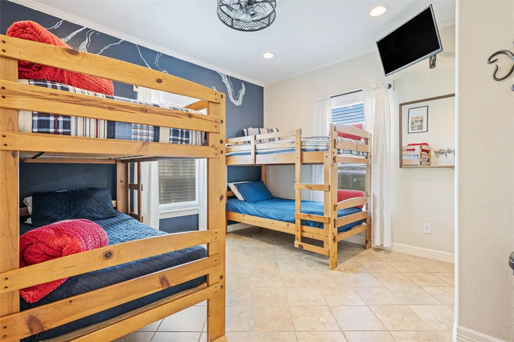 866 Townsend Drive Crystal Beach, TX 77650
