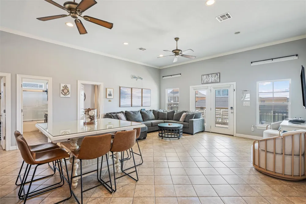 866 Townsend Drive Crystal Beach, TX 77650