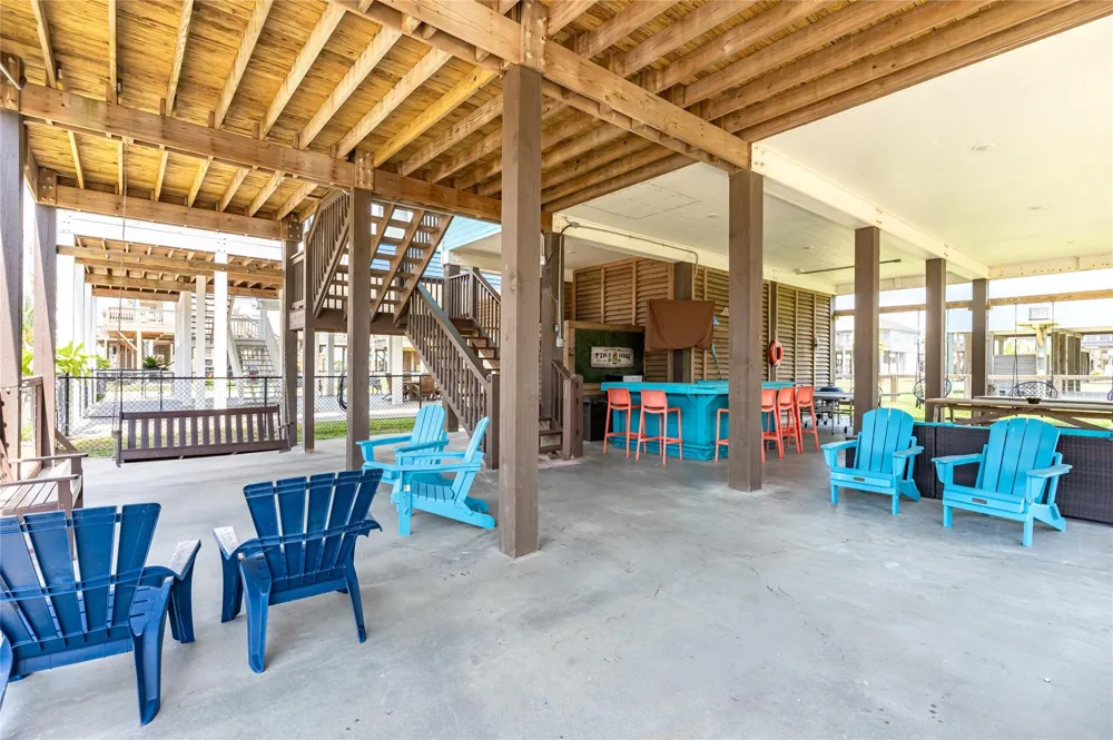866 Townsend Drive Crystal Beach, TX 77650