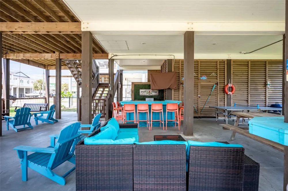 866 Townsend Drive Crystal Beach, TX 77650
