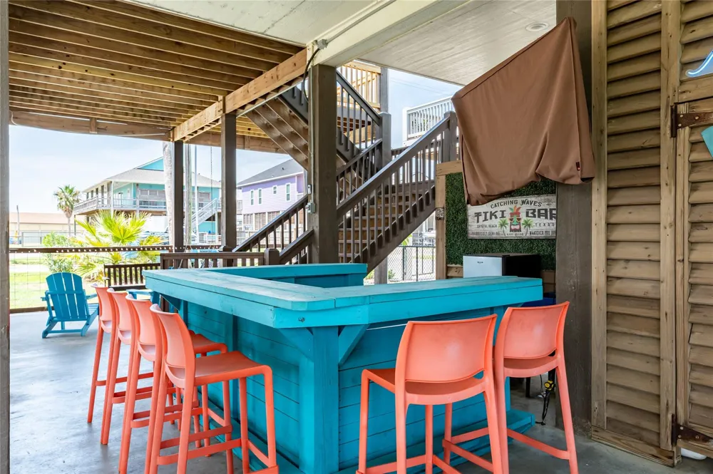 866 Townsend Drive Crystal Beach, TX 77650