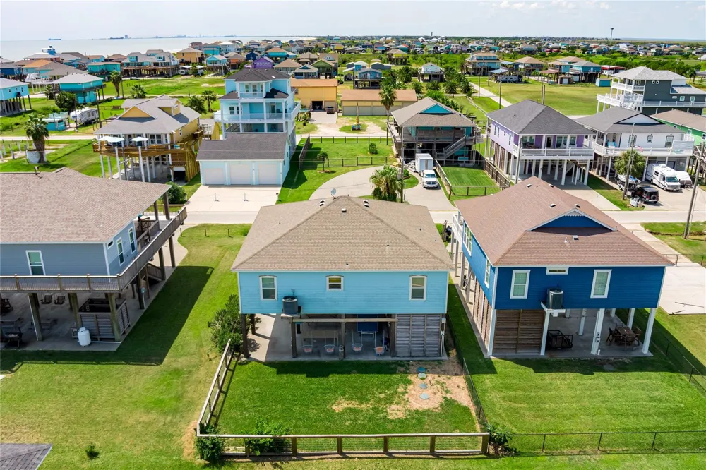 866 Townsend Drive Crystal Beach, TX 77650