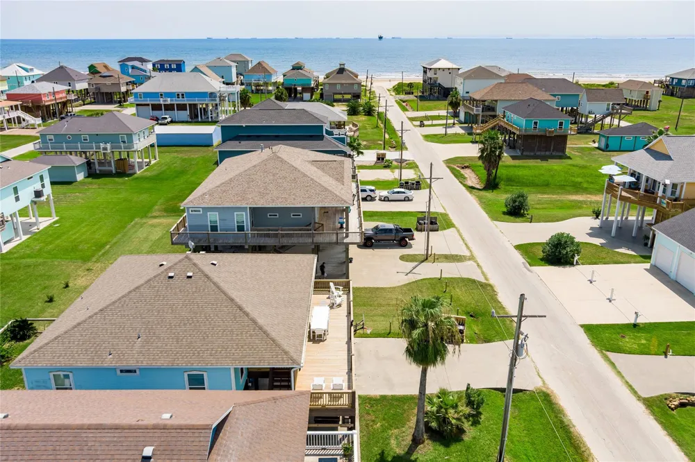 866 Townsend Drive Crystal Beach, TX 77650
