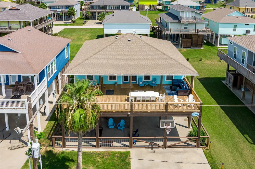 866 Townsend Drive Crystal Beach, TX 77650
