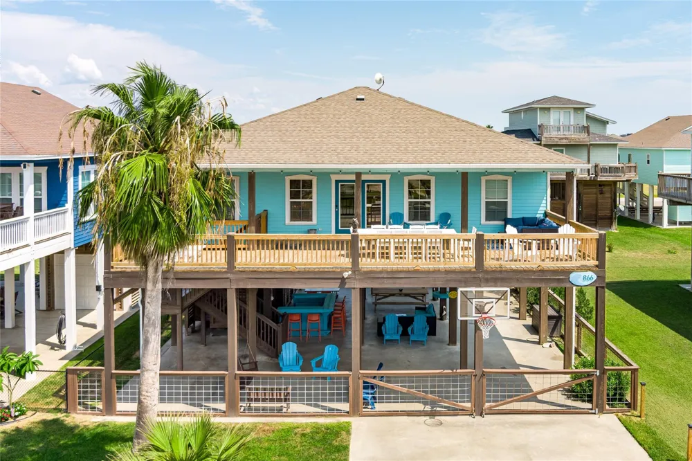 866 Townsend Drive Crystal Beach, TX 77650