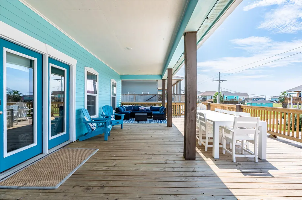 866 Townsend Drive Crystal Beach, TX 77650