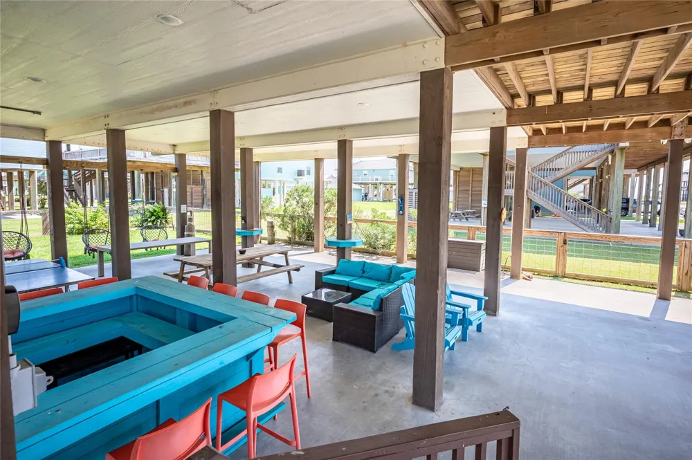 866 Townsend Drive Crystal Beach, TX 77650