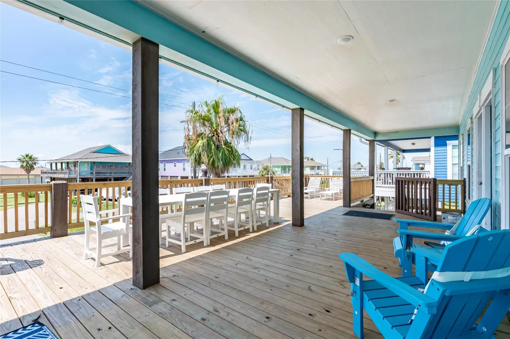 866 Townsend Drive Crystal Beach, TX 77650