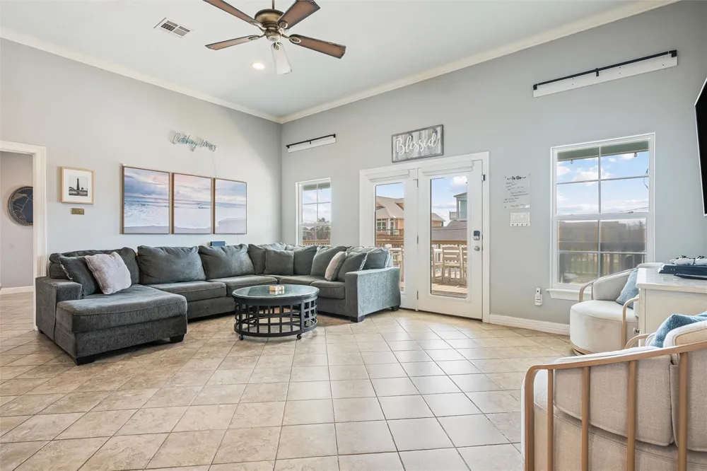 866 Townsend Drive Crystal Beach, TX 77650