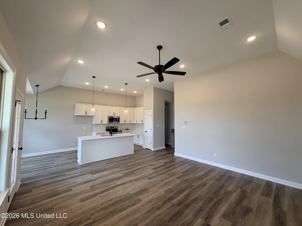 3151 E School Loop Road Lake Cormorant, MS 38641