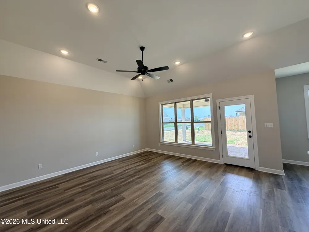 3151 E School Loop Road Lake Cormorant, MS 38641