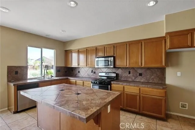 235 Peregrine Lane San Jacinto, CA 92582