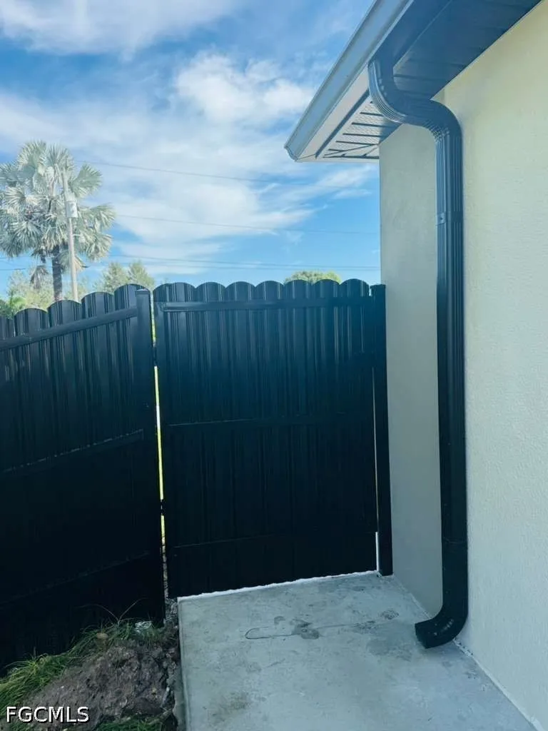 39th Street SW Lehigh Acres, FL 33976