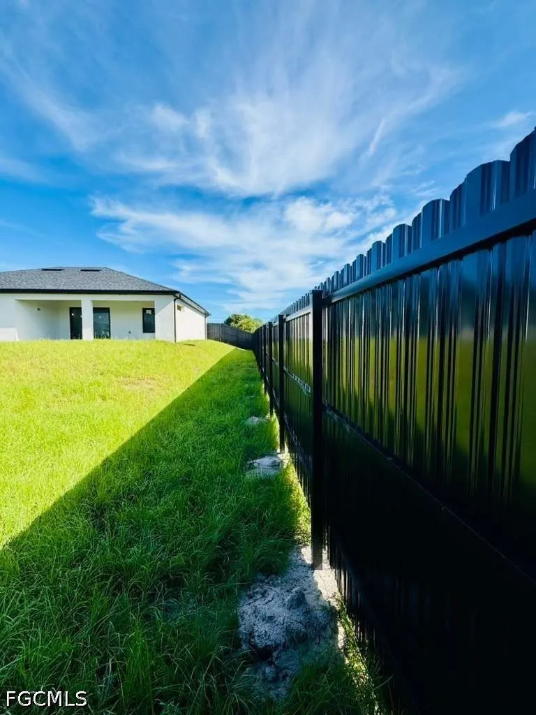39th Street SW Lehigh Acres, FL 33976