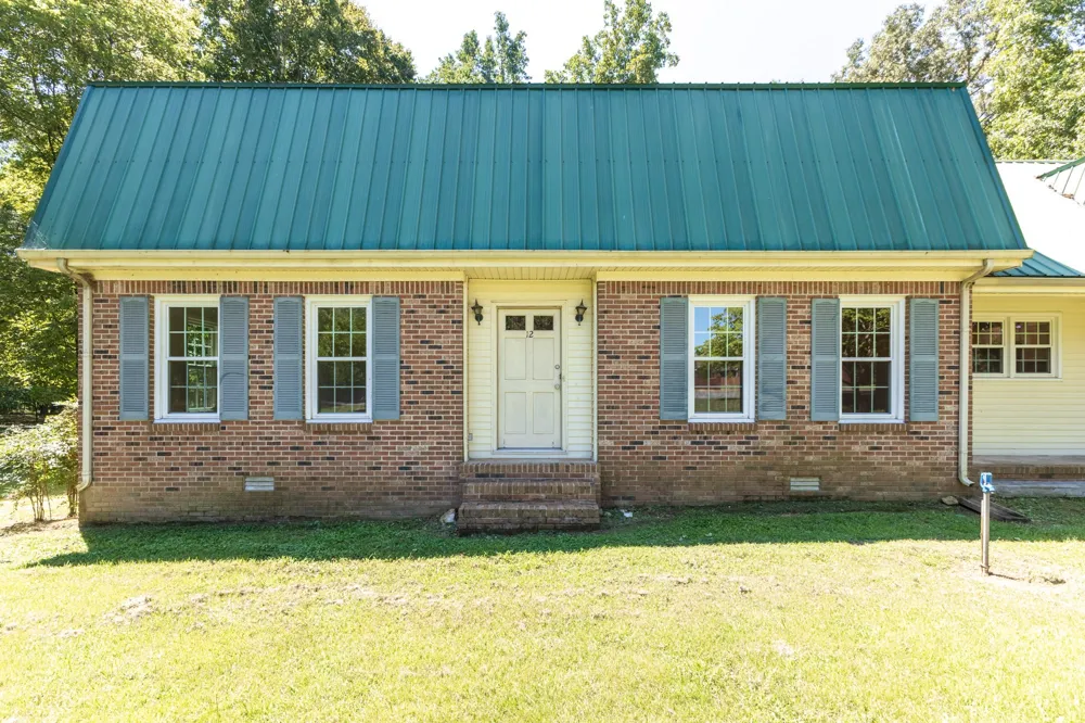 12 Hancock Rd Fayetteville, TN 37334