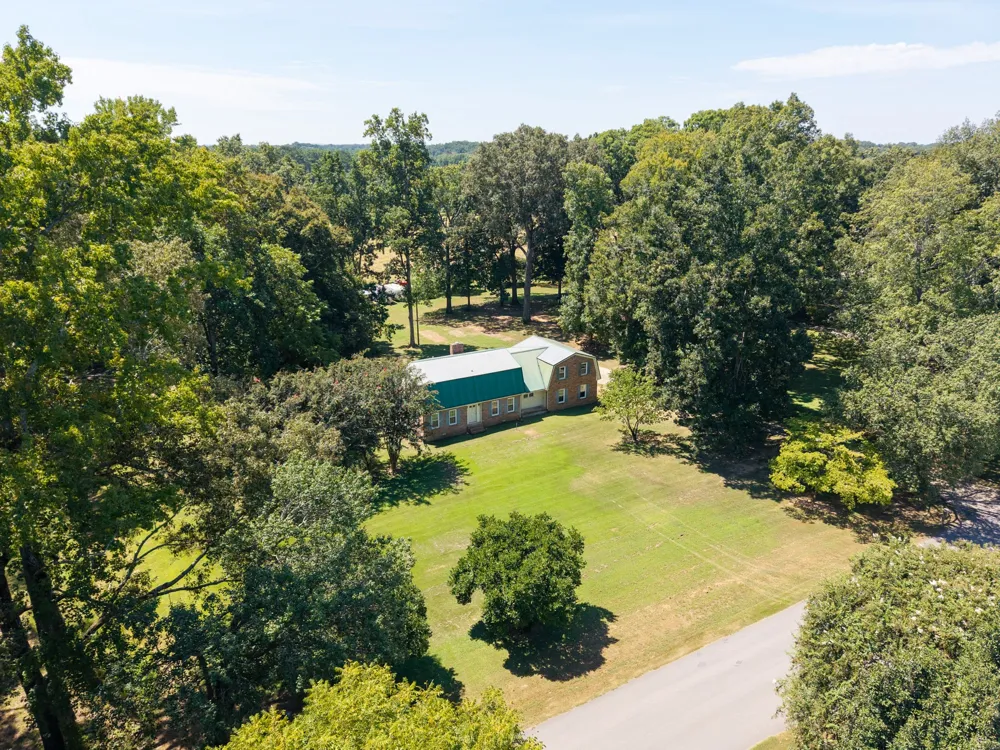 12 Hancock Rd Fayetteville, TN 37334