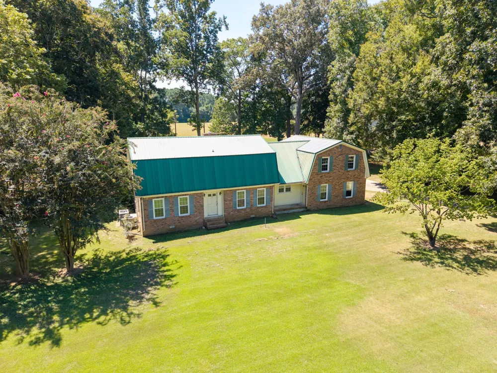 12 Hancock Rd Fayetteville, TN 37334