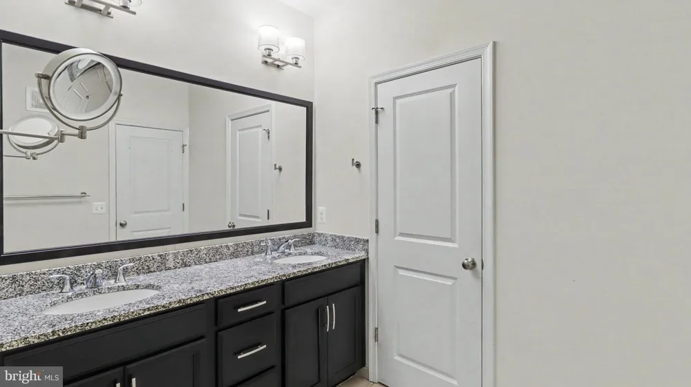 43031 FOXTRAIL WOODS TERRACE #106 Ashburn, VA 20148